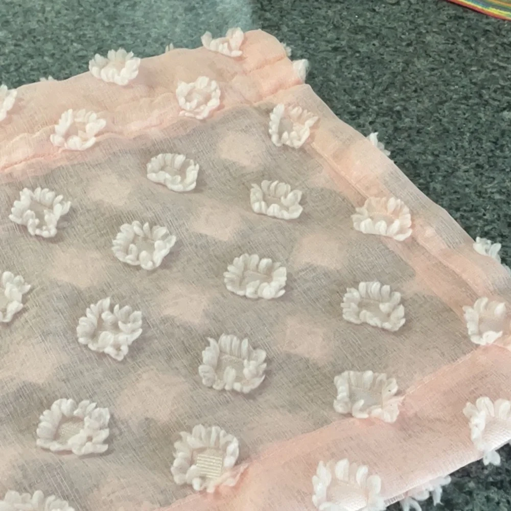 🌸 Lush Decor pair grommet curtains with valance.